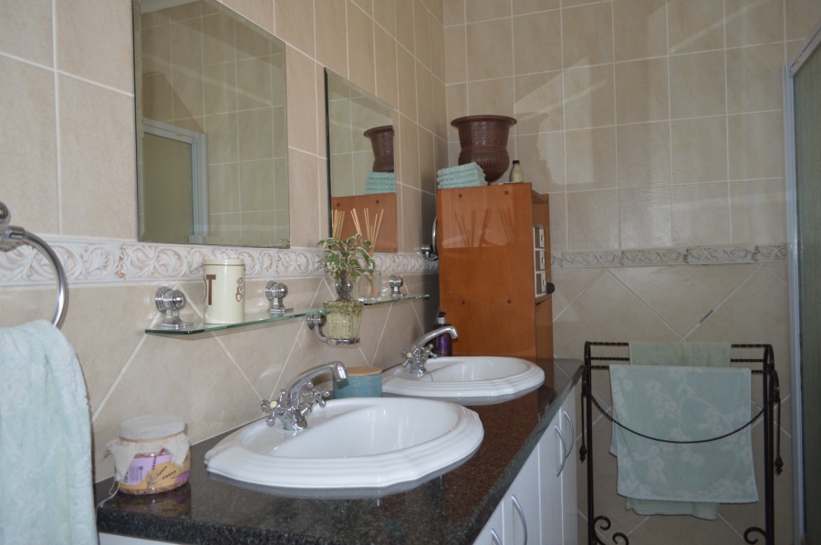 3 Bedroom Property for Sale in Wilkoppies North West